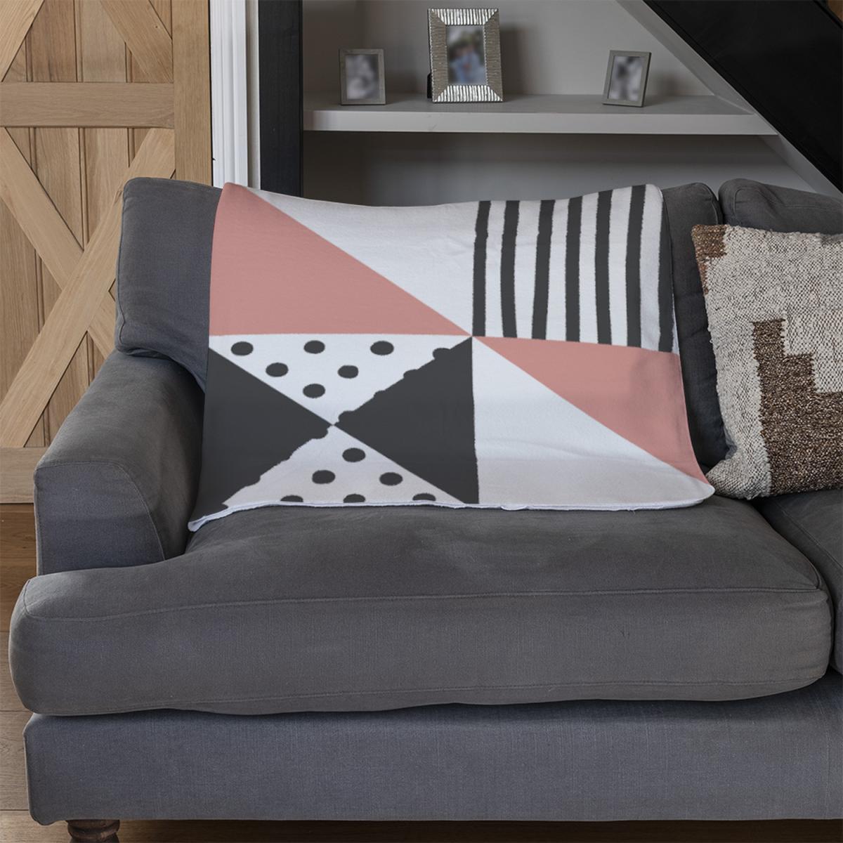 Coloured Geometric Pattern Blanket - Pink – image 2