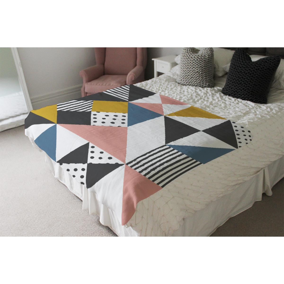 Coloured Geometric Pattern Blanket - Pink – image 3