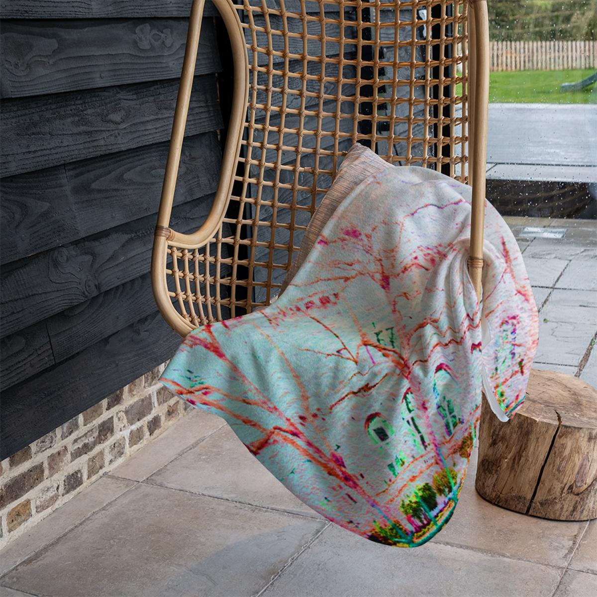 Red Tree In London Blanket - Green – image 1