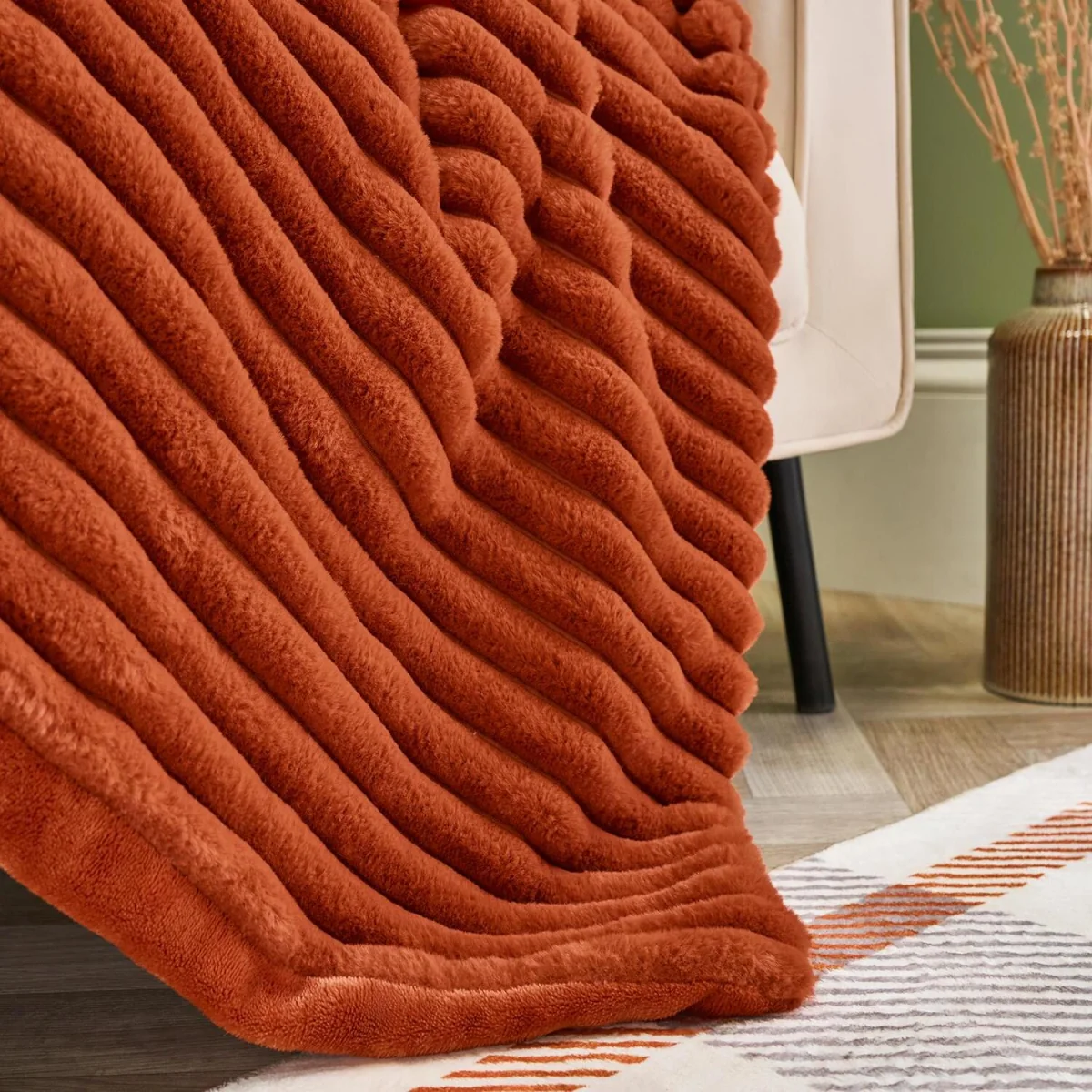 OHS Faux Fur Thick Ribbed Throw - Rust / 0.95kg / 125cm – image 3