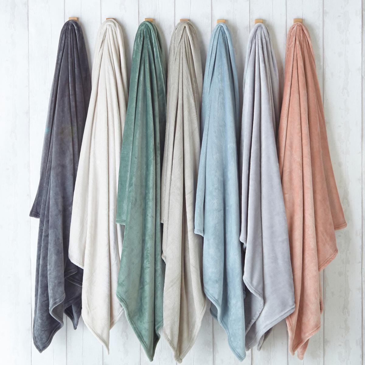 Plain Fleece Throw - Blue – image 3