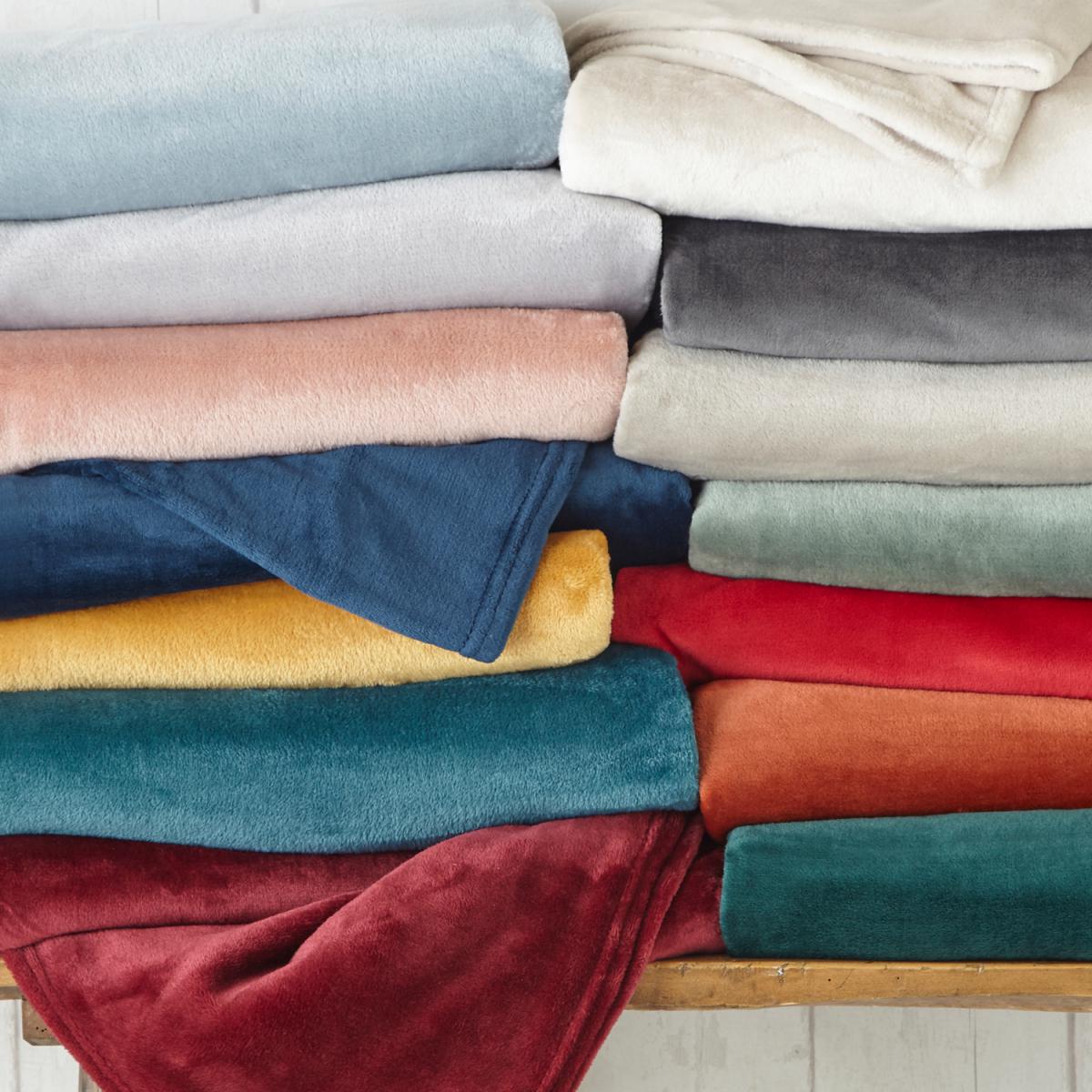 Plain Fleece Throw - Blue – image 4