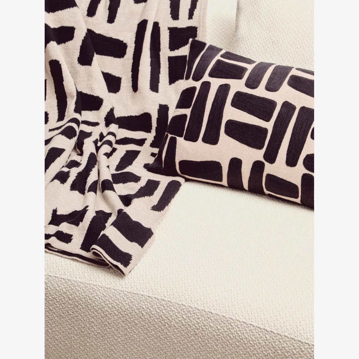 Bosie Ozella Natural And Black Throw - Black – image 1