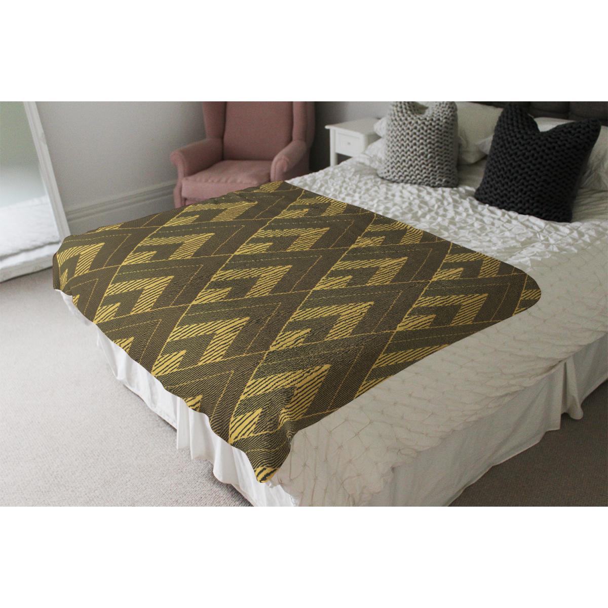 Black Gold Striped Triangles Blanket - Gold – image 4