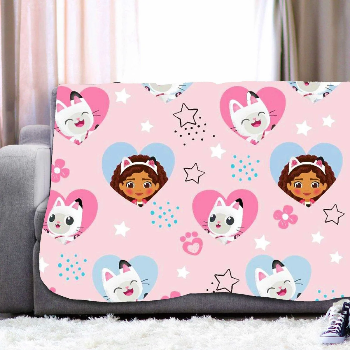 Gabby´s Dollhouse Fleece Gabby & Pandy Paws Blanket - Pink/Blue – image 2