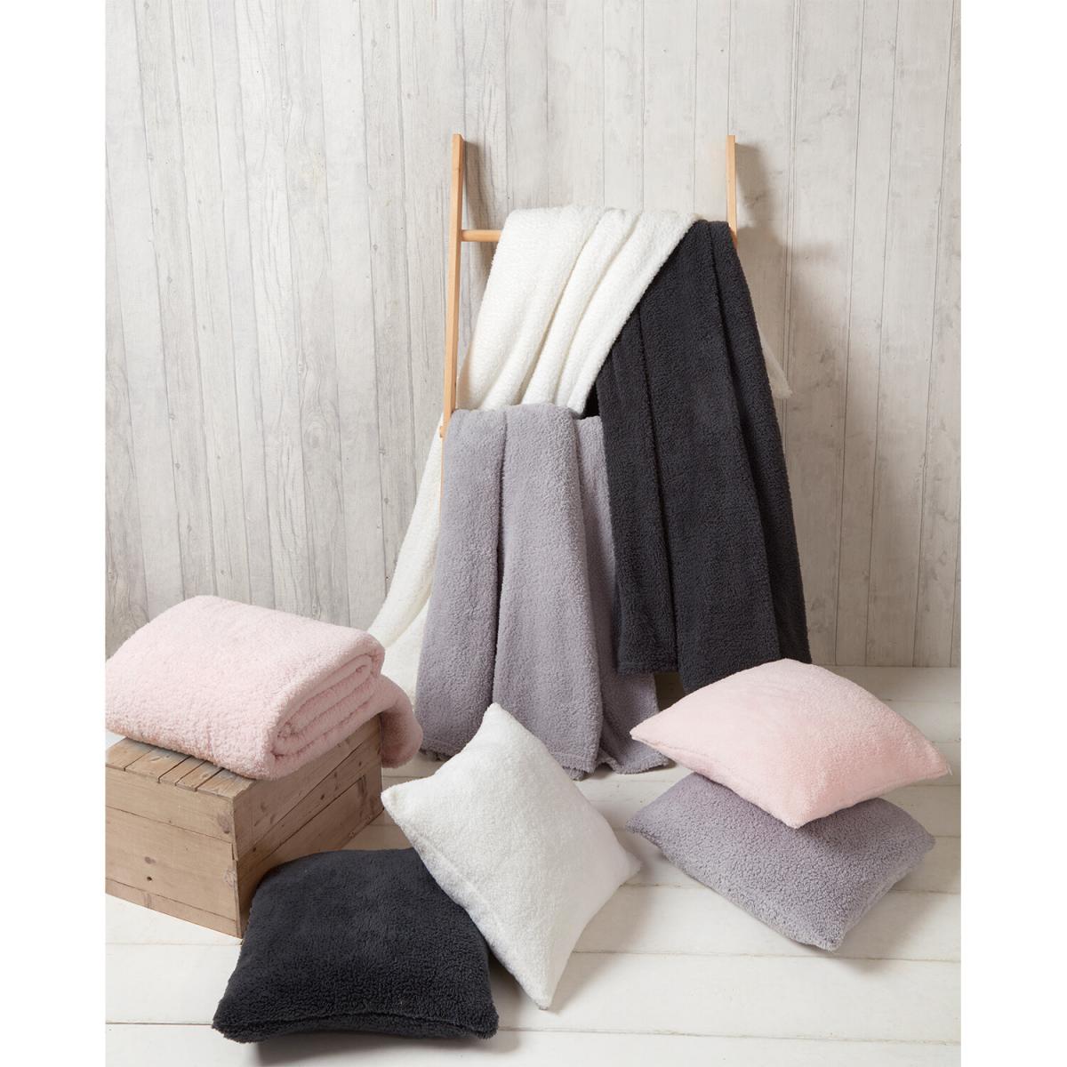 Teddy Fleece Throw  - Blush – image 2