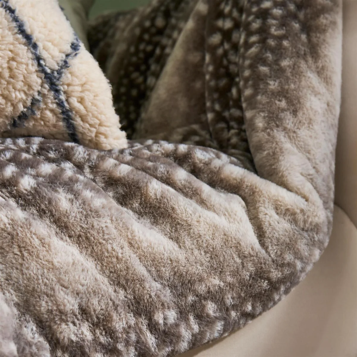 OHS Stripe Fawn Faux Fur Throw - Mink/White – image 2