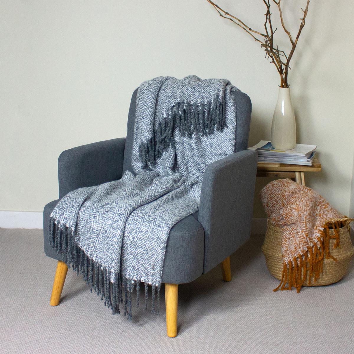 Herringbone Fringed Throw - Grey – image 2