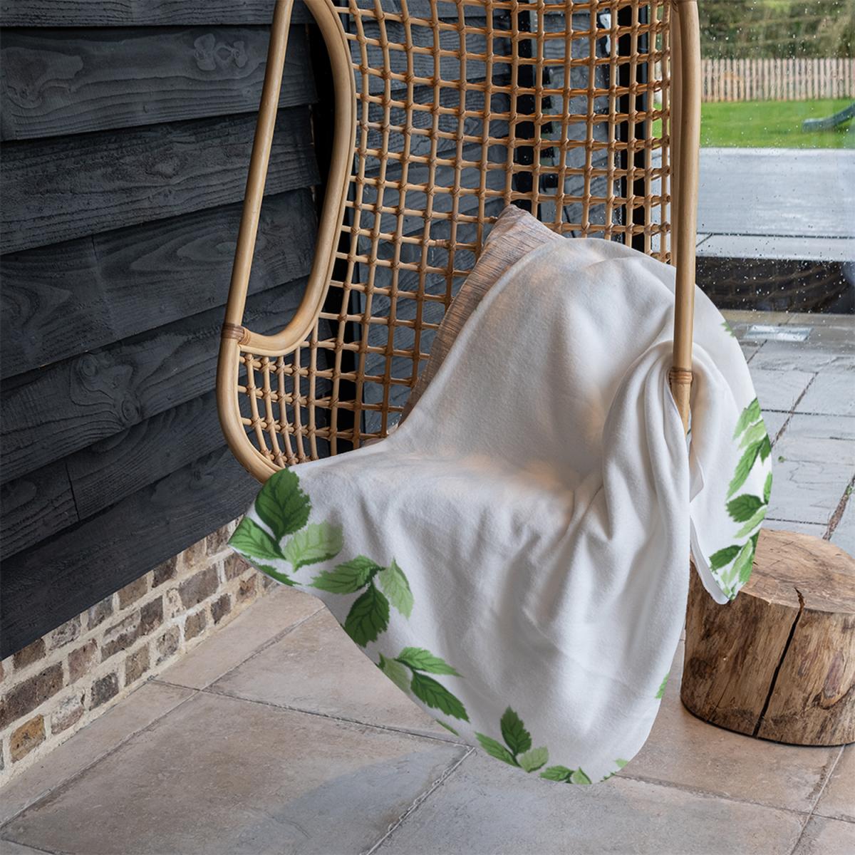 Green Border Blanket - Green – image 1