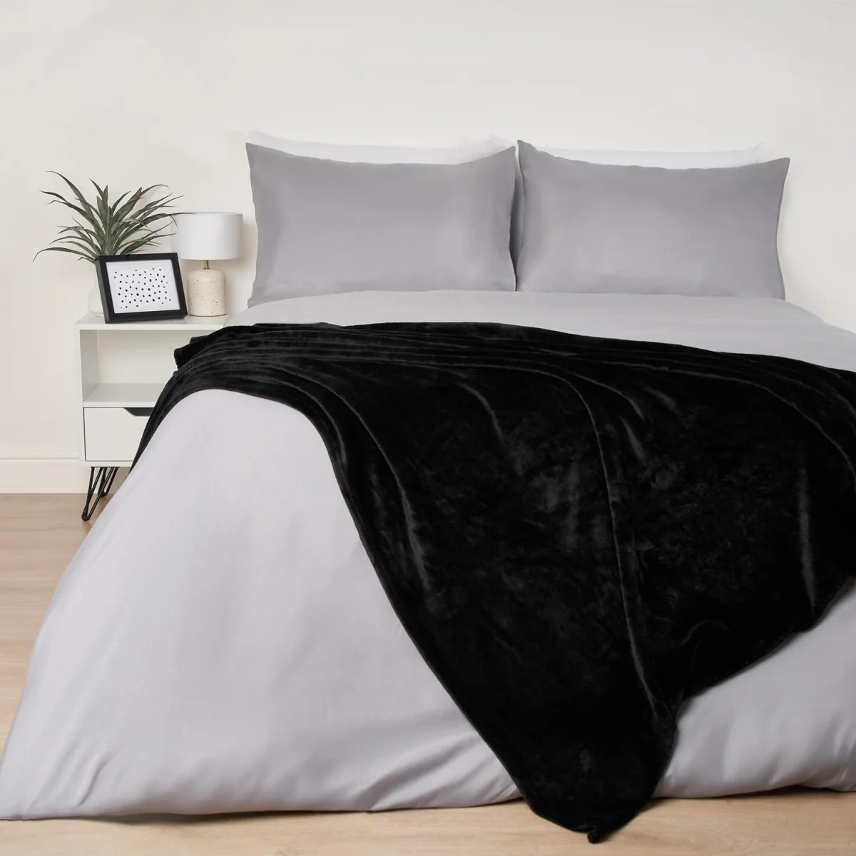 OHS Supersoft Throw - Black / 200cm – image 2