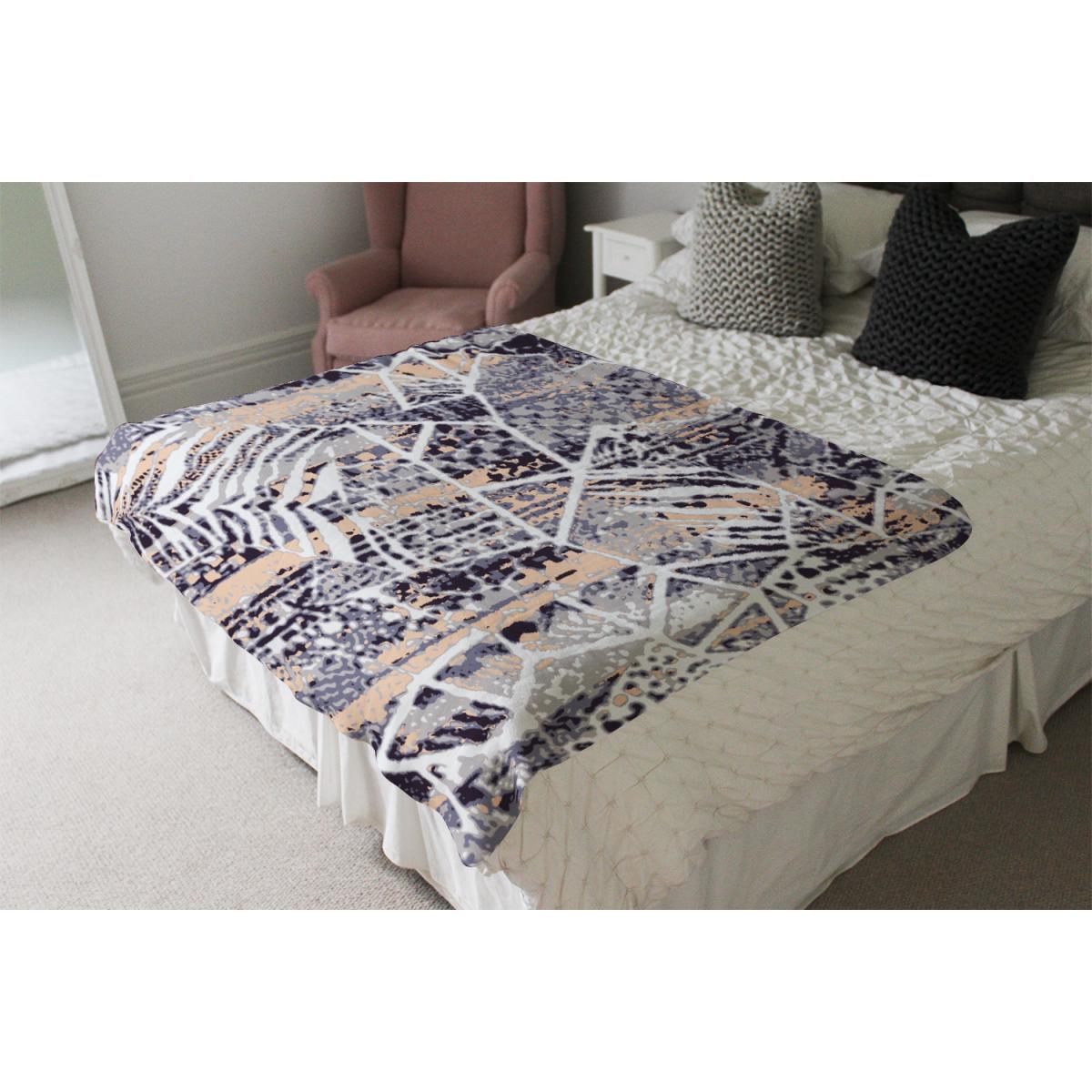 Grunged Print Blanket - Pink – image 4