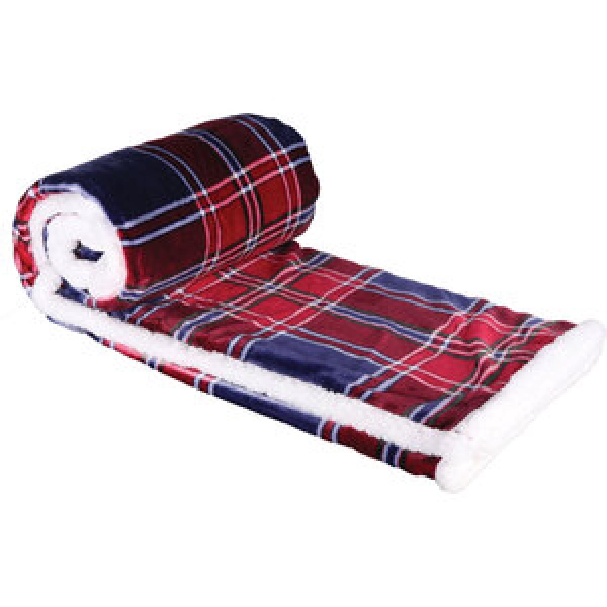 Kinross Tartan Sherpa Throw – image 5