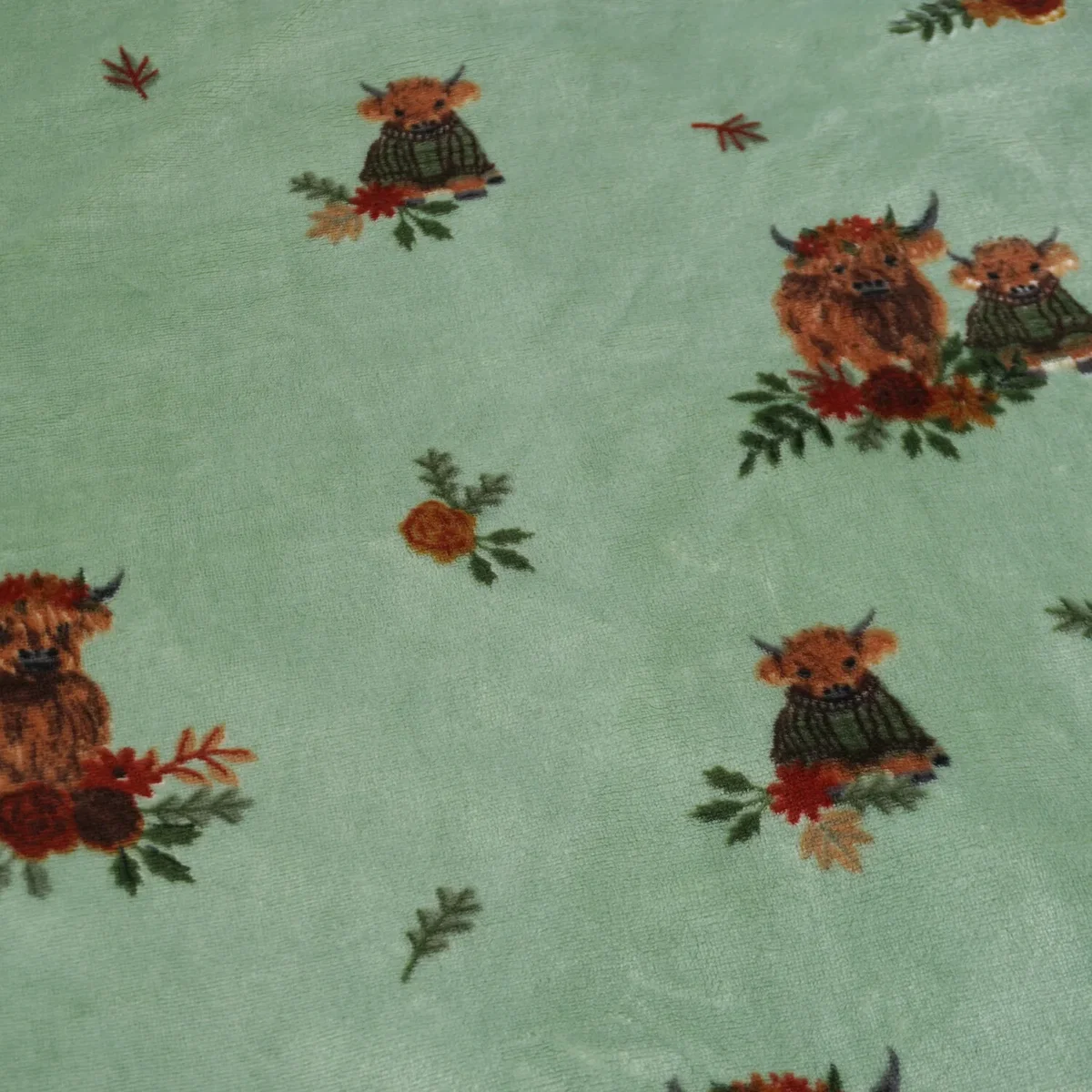 Lola Highland Cow Electric Heated Throw - Green – image 5