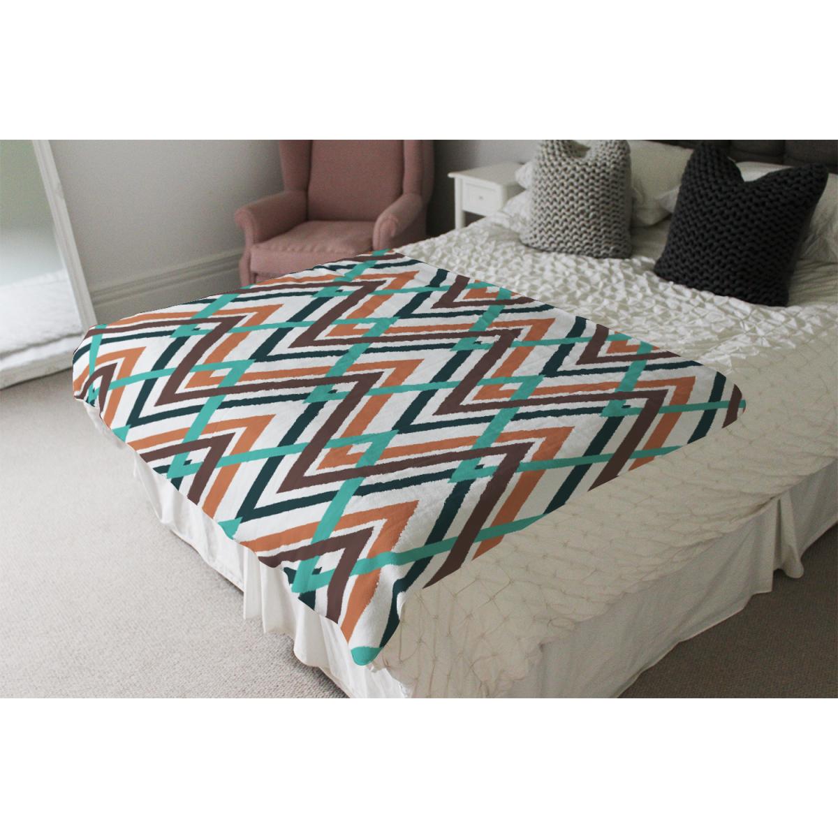 Coloured Geometric Zig Zag Blanket - Green – image 4