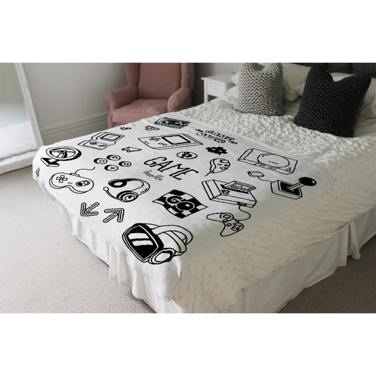 Game Doodles Blanket - Black – image 4