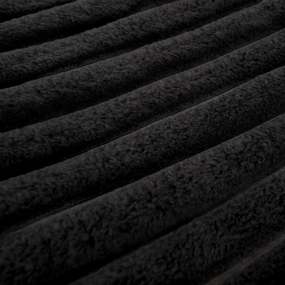 OHS Faux Fur Thick Ribbed Throw - Black / 150cm / 1.5kg – image 3