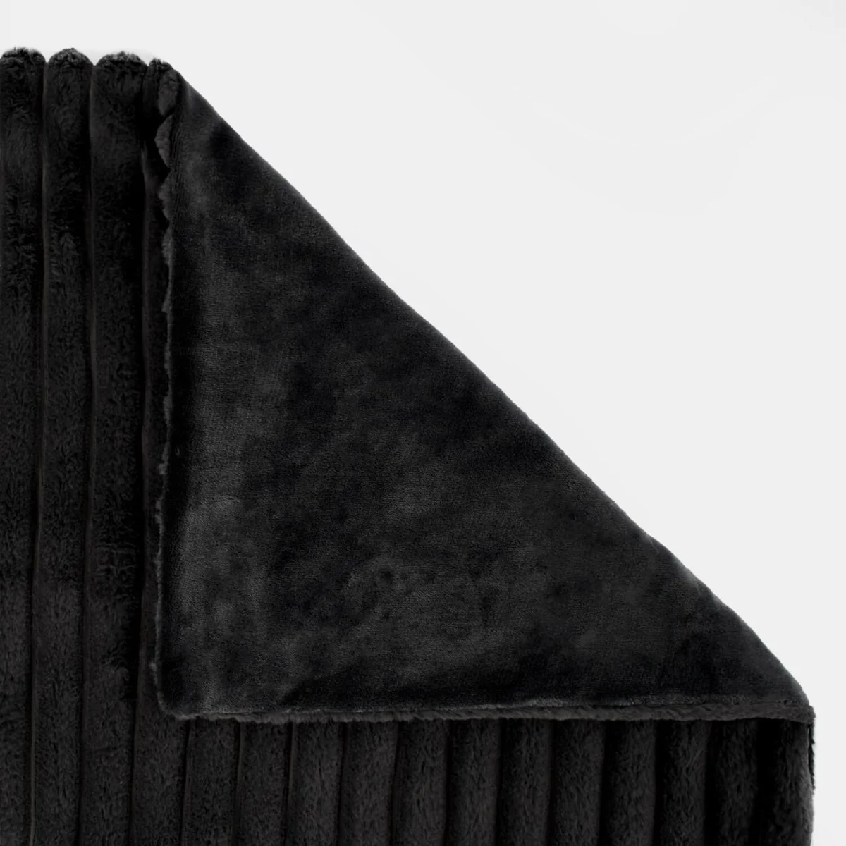 OHS Faux Fur Thick Ribbed Throw - Black / 150cm / 1.5kg – image 4