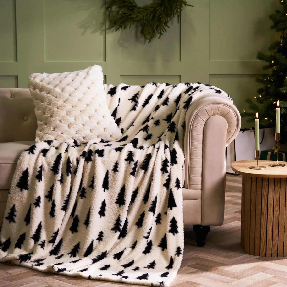 OHS Festive Christmas Tree Fleece Throw - Monochrome – image 2