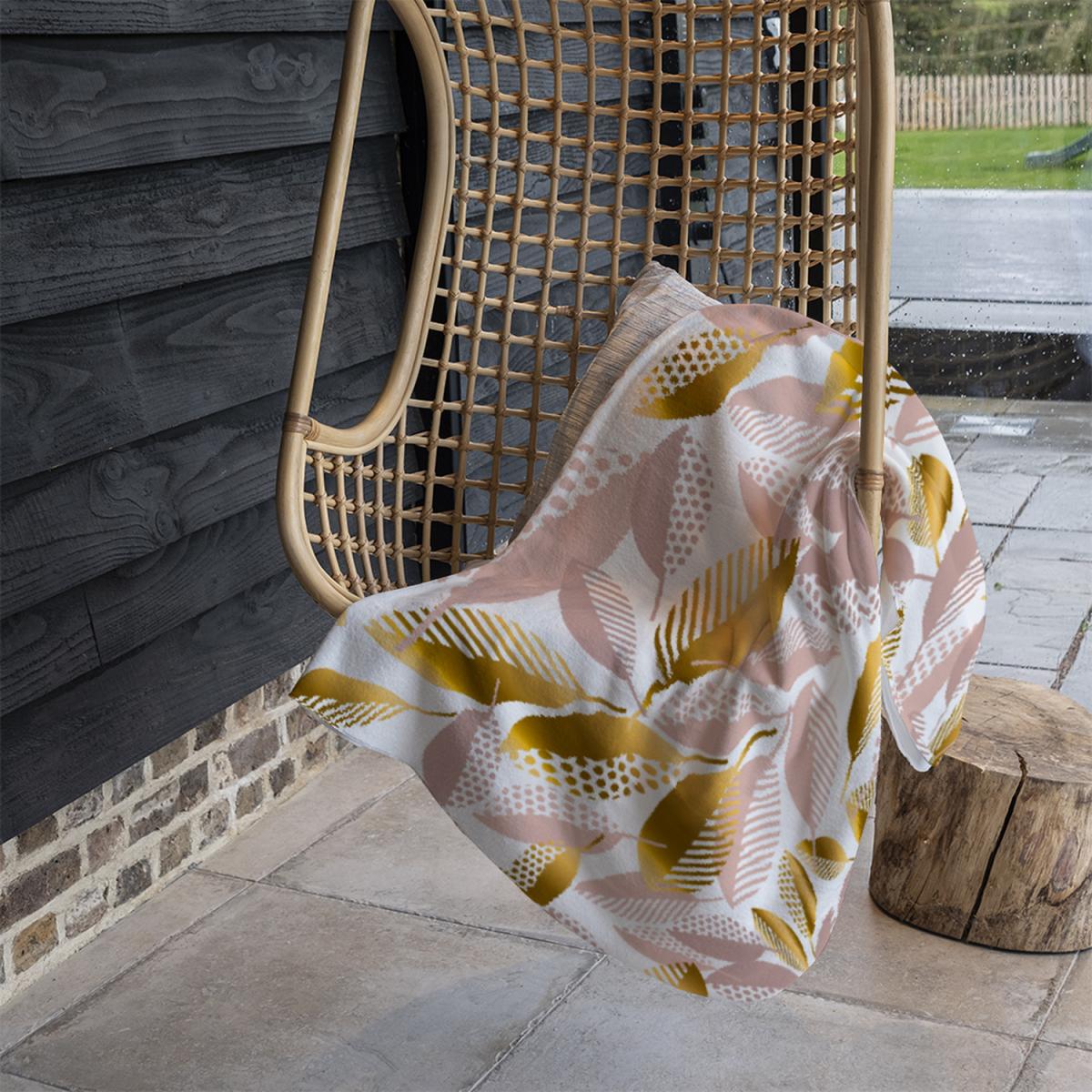 Pastel Rose And Gold Autumn Blanket - Gold – image 5