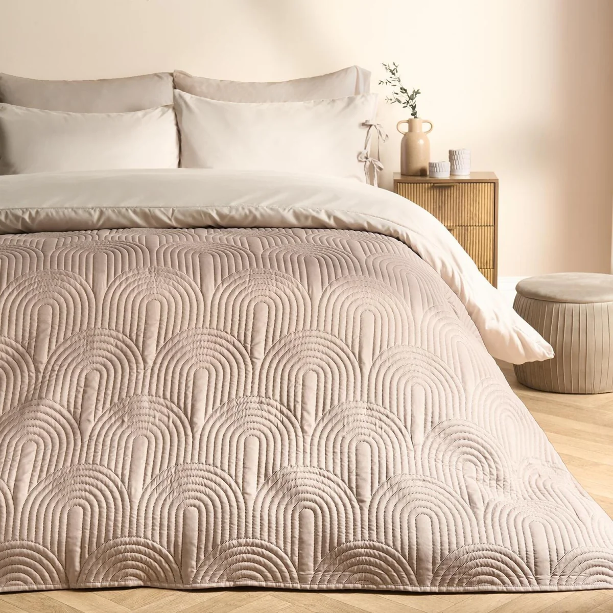 OHS Arches Quilted Throw - Natural – image 2