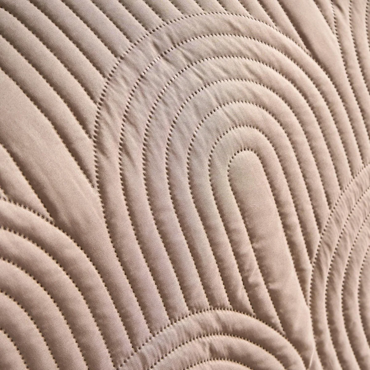 OHS Arches Quilted Throw - Natural – image 3