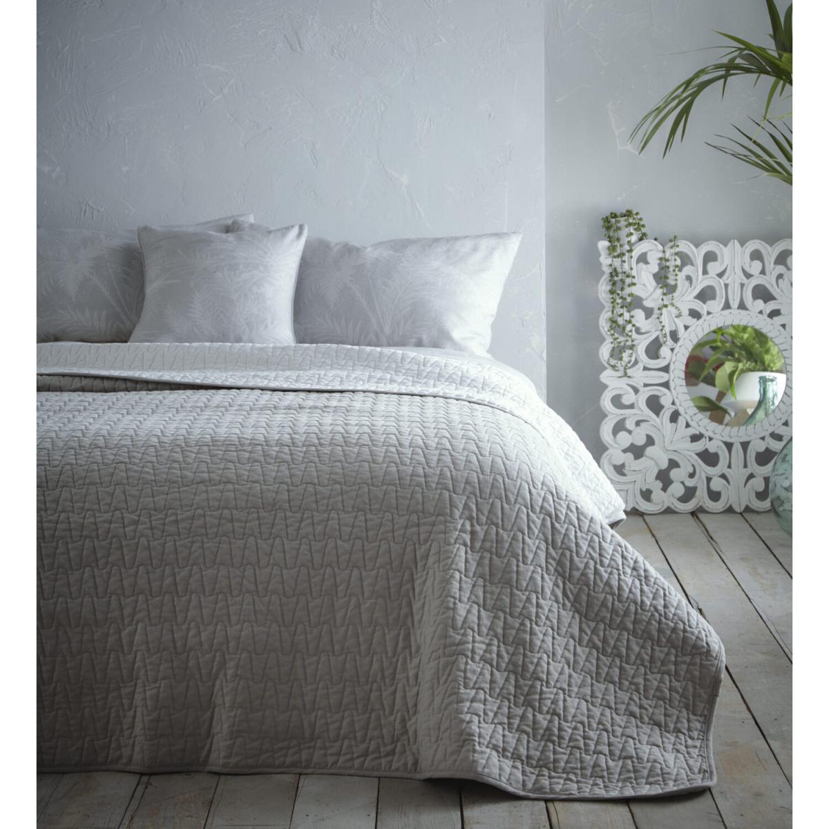 Portfolio Home Aspect Quilted Throwover - White – image 3
