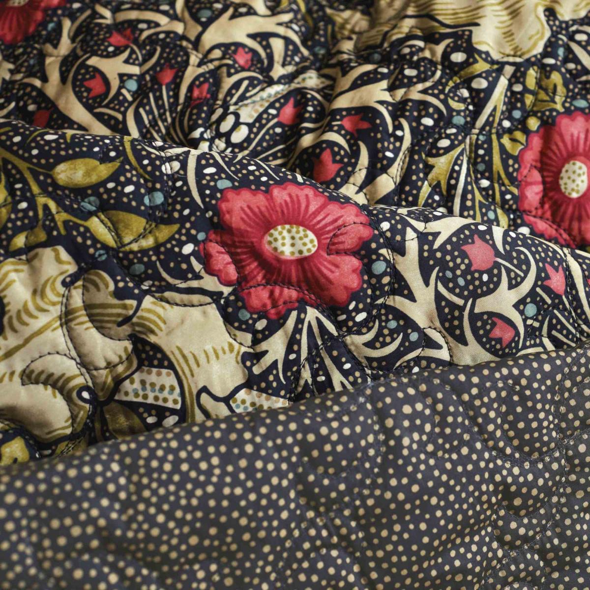 Morris Seaweed Quilted Throw By Morris & Co in Black – image 2