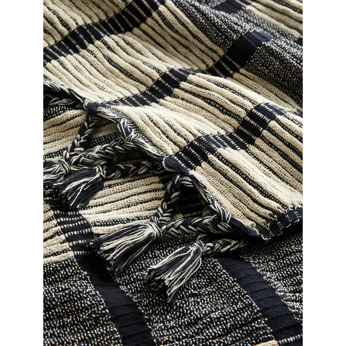Aurelija Throw – image 3