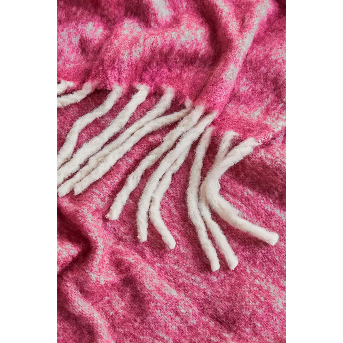 Magenta Cosy Throw - Pink ALL at Urban Outfitters – image 3