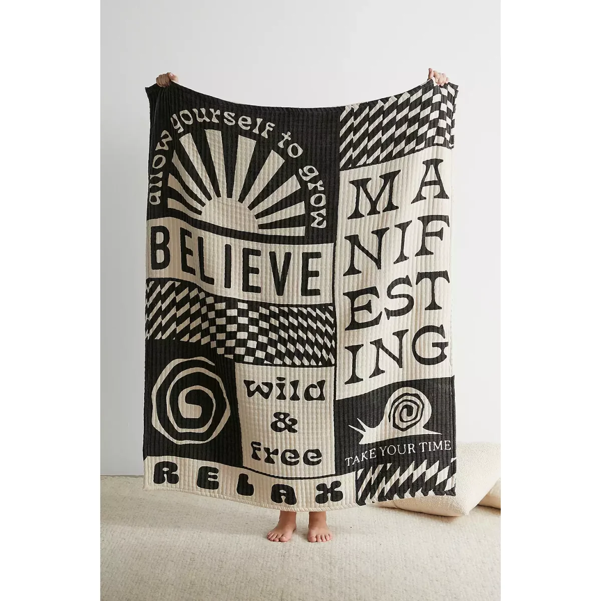 Manifesting Throw Blanket - Black ALL at Urban Outfitters – image 3