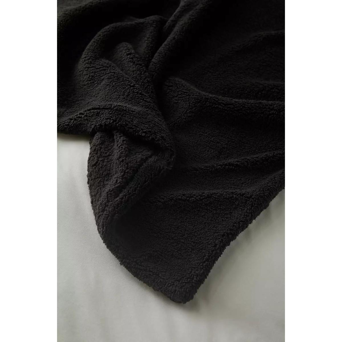 Black Cat Ears Fleece Throw Blanket - Black ALL at Urban Outfitters – image 4