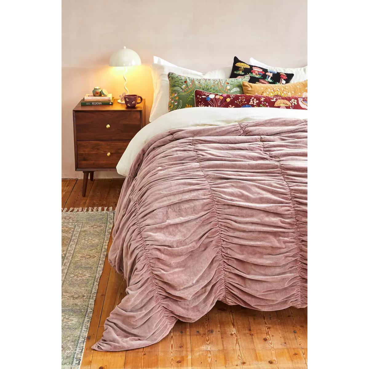 Urban Outfitters Pink Velvet Ruched Quilt - Pink 223cm x 223cm – image 3