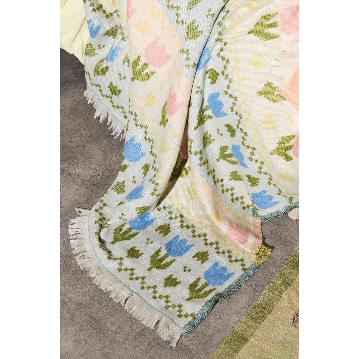 Tulip Art Throw ALL at Urban Outfitters – image 3