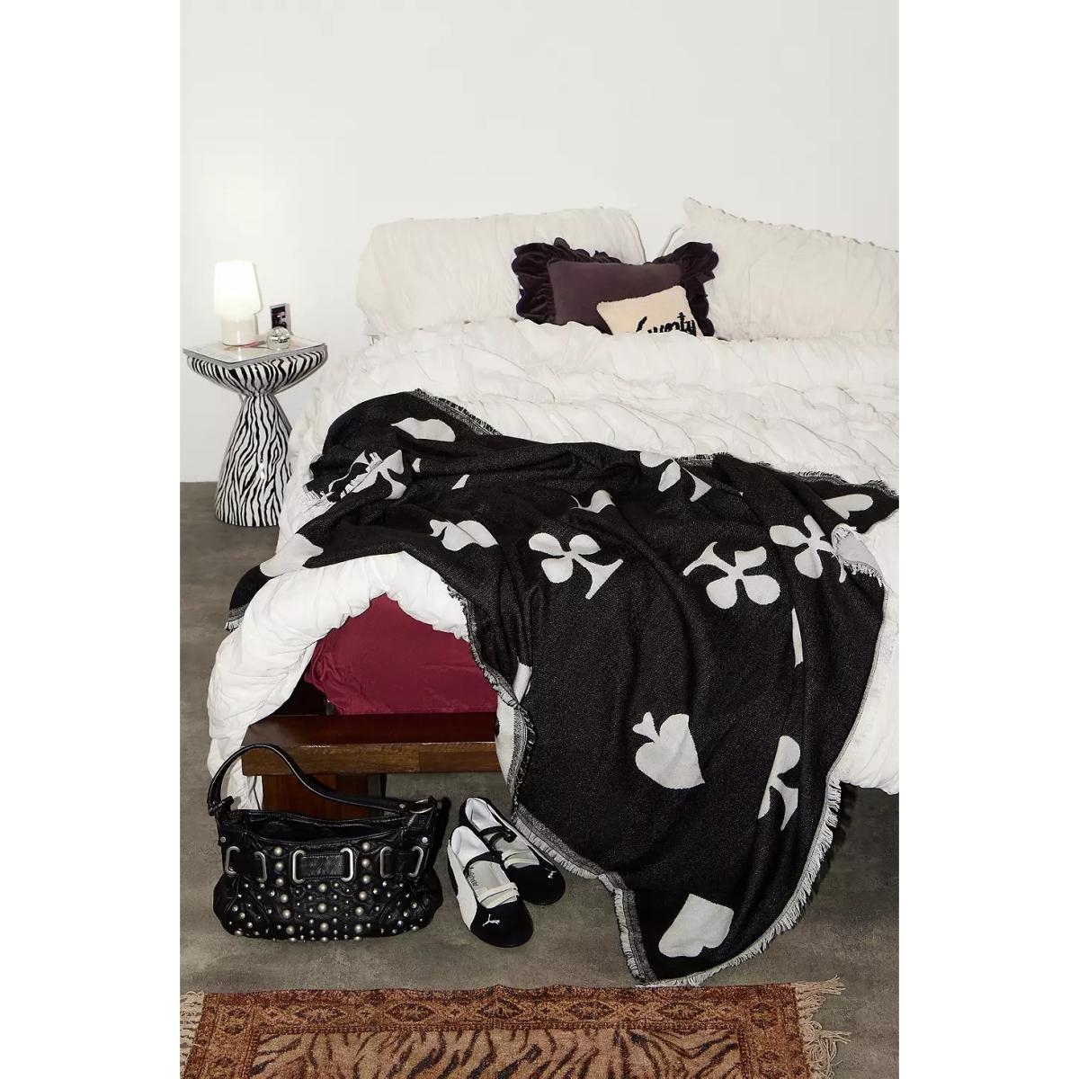 Deck Of Cards Throw - Black/White 125cm x 150cm at Urban Outfitters – image 3