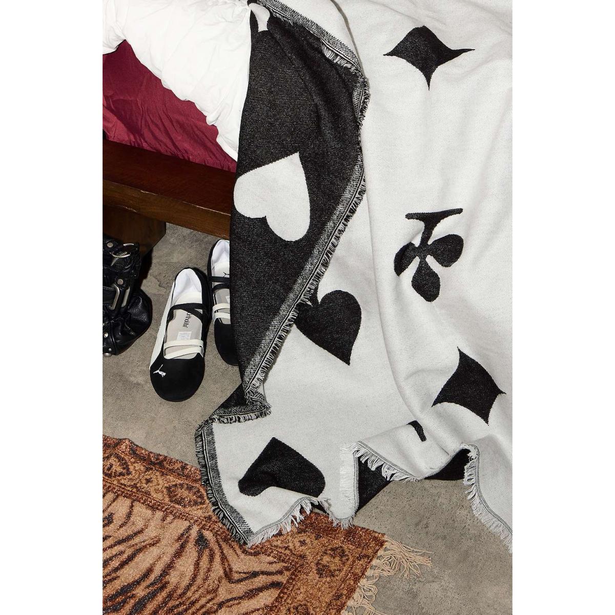 Deck Of Cards Throw - Black/White 125cm x 150cm at Urban Outfitters – image 4