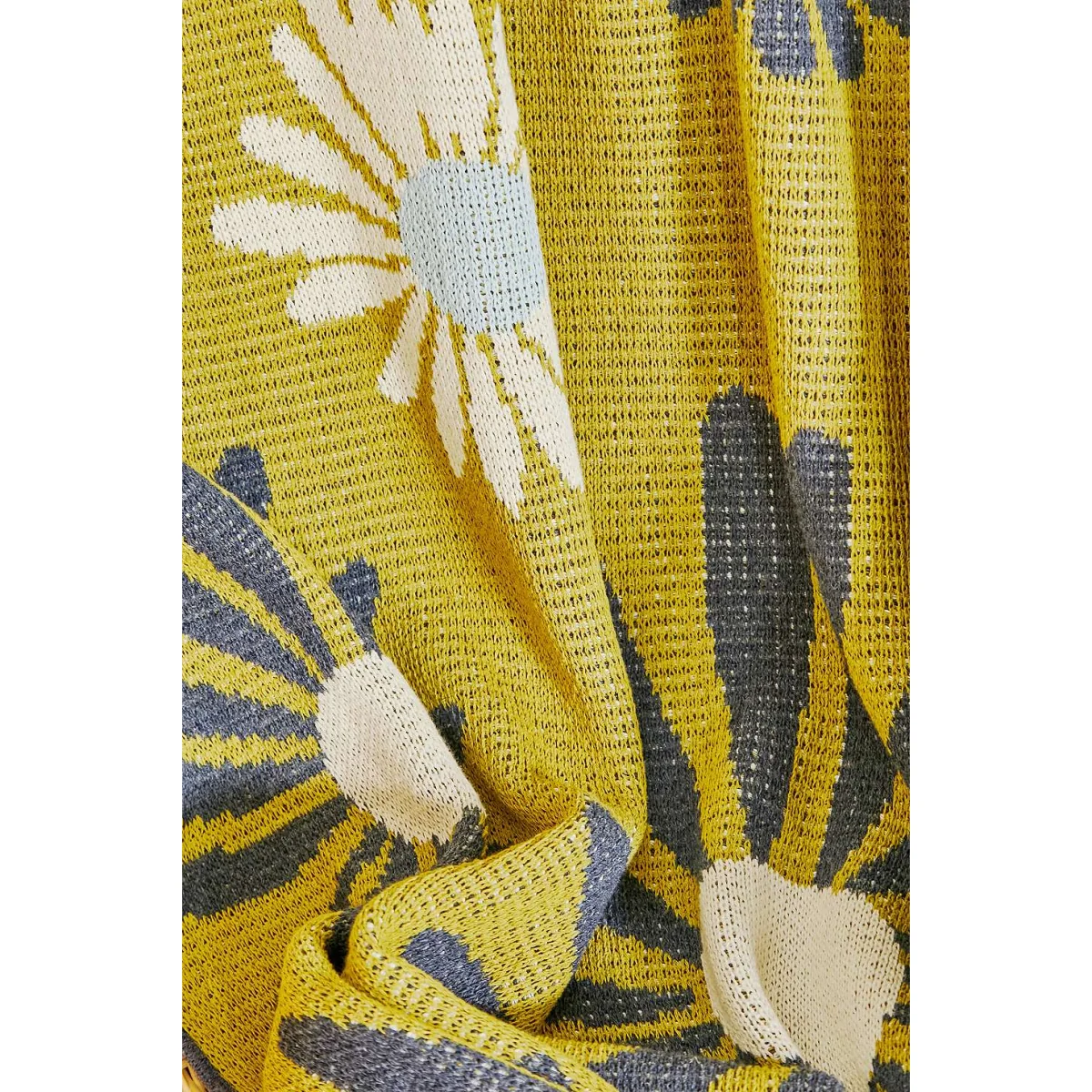 Calhoun Green Daisy Art Throw - Green ALL at Urban Outfitters – image 4