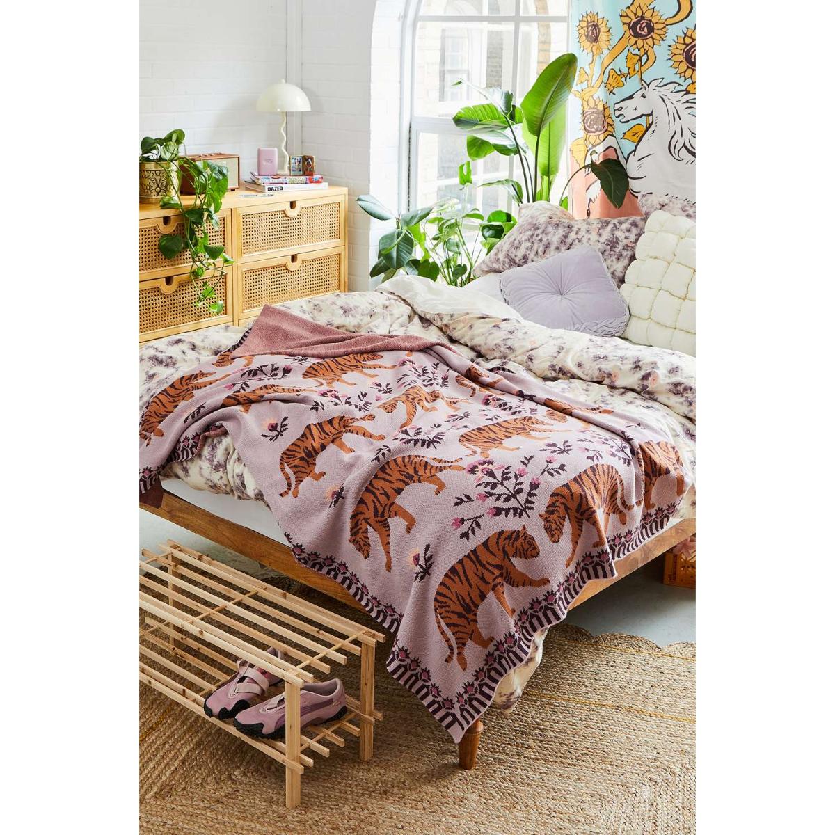 Urban Outfitters Tiger Knit Art Throw ALL – image 2
