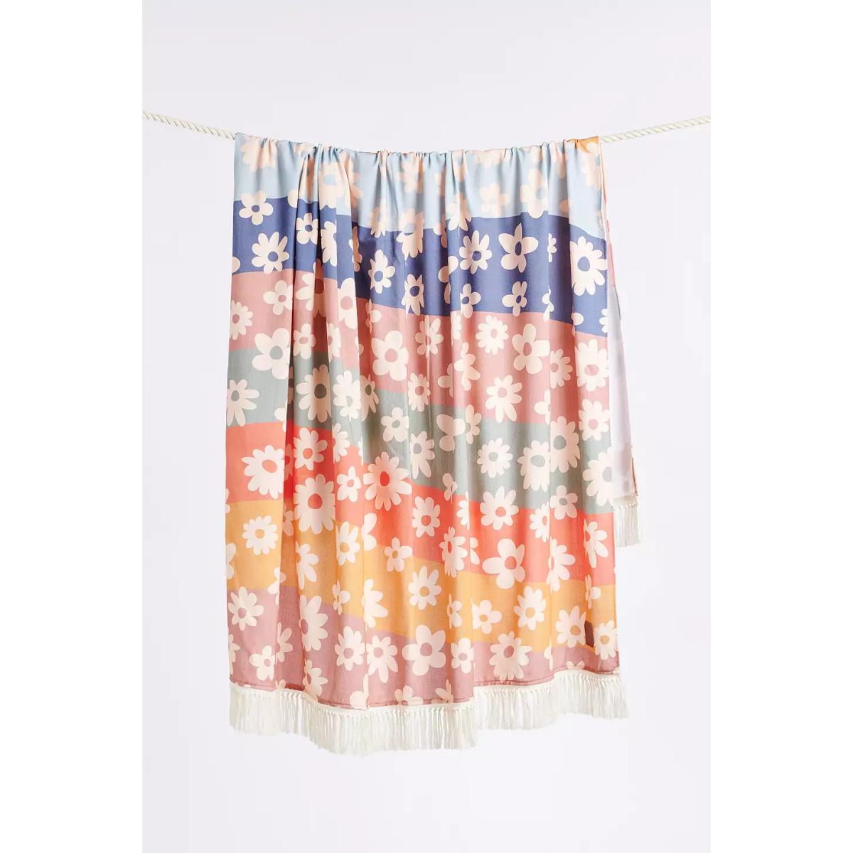 Slowtide Joplin Throw Blanket 167.6cm x 203.2cm at Urban Outfitters – image 4