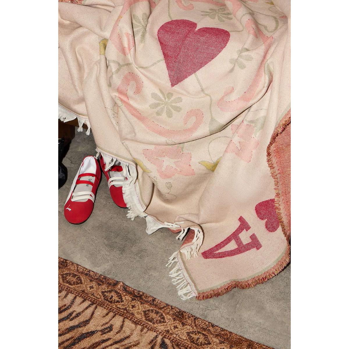 Queen Of Hearts Throw 125cm x 150cm at Urban Outfitters – image 3