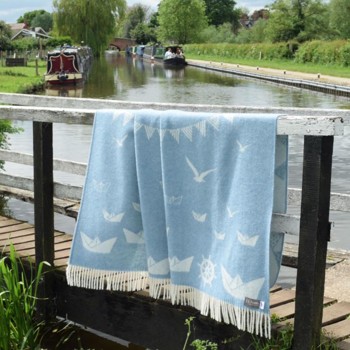 Blue / White Blue Sea Wool Throw J. j.textile – image 2