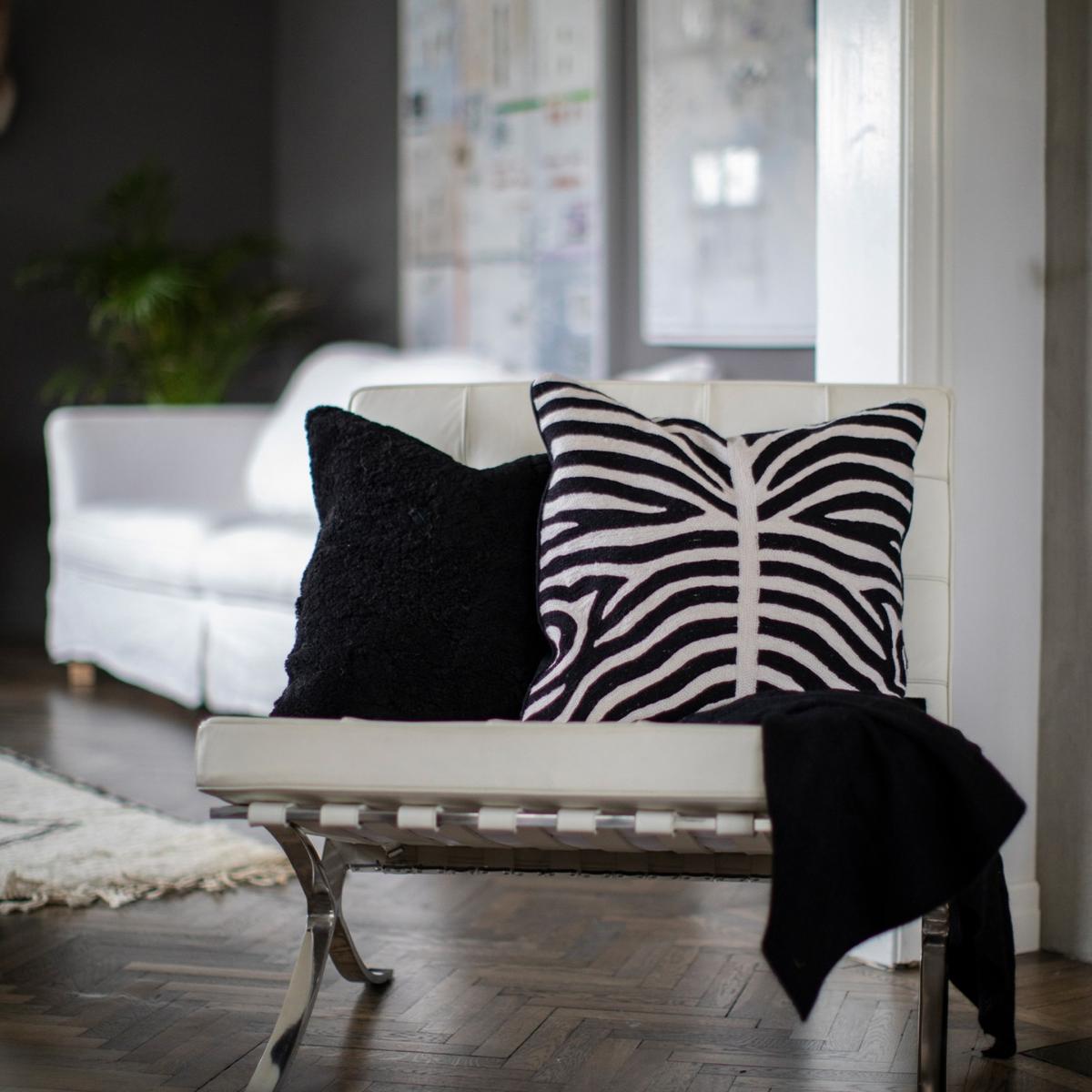 Black "Blake" Cable Knitted Cashmere Throw Blanket One Size Tirillm – image 2