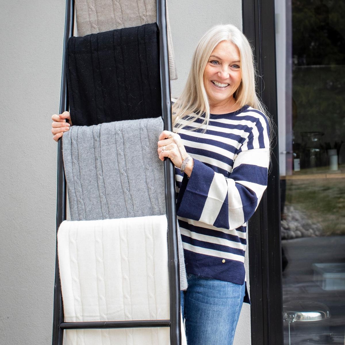Black "Blake" Cable Knitted Cashmere Throw Blanket One Size Tirillm – image 3
