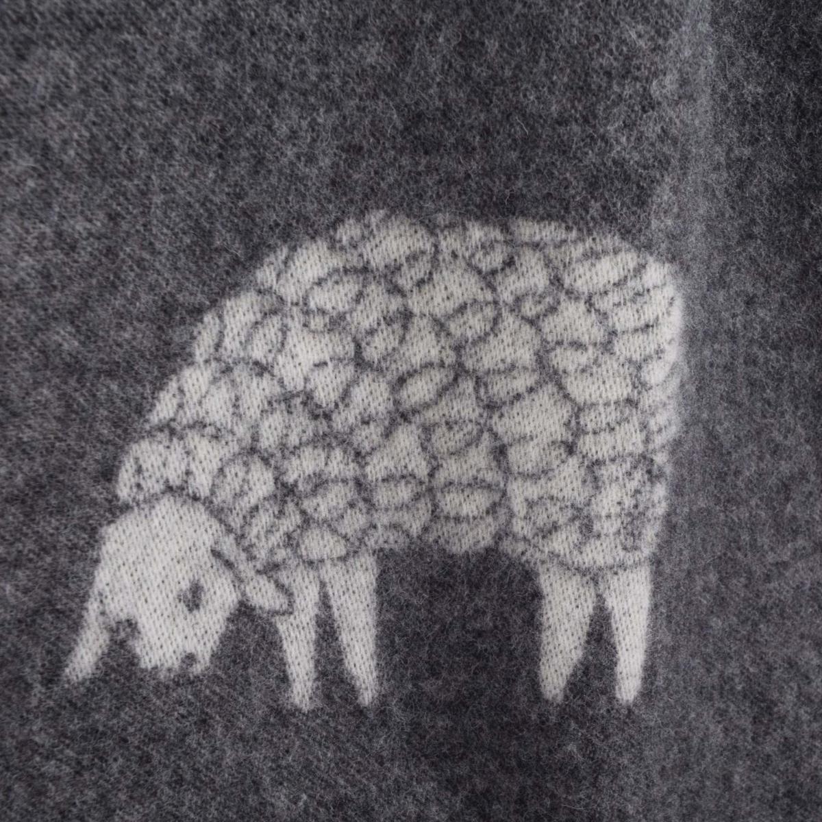 Black / White Soft Black Mima Sheep Wool Throw J. j.textile – image 4