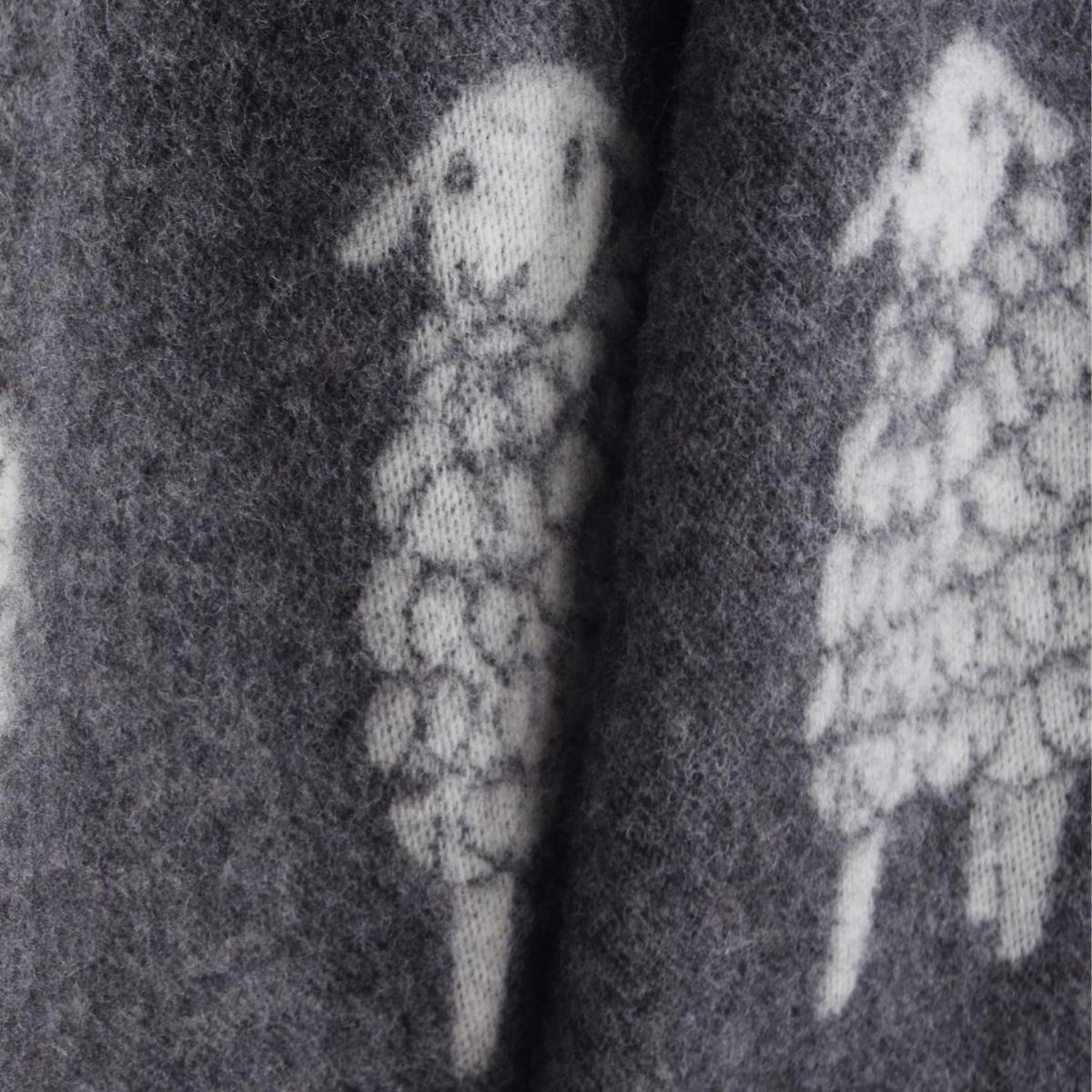Black / White Soft Black Mima Sheep Wool Throw J. j.textile – image 6