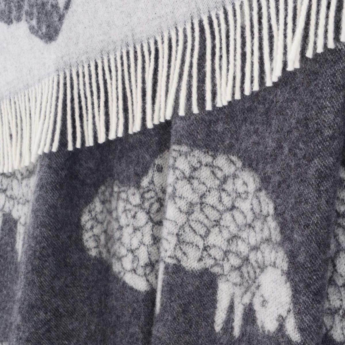 Black / White Soft Black Mima Sheep Wool Throw J. j.textile – image 7