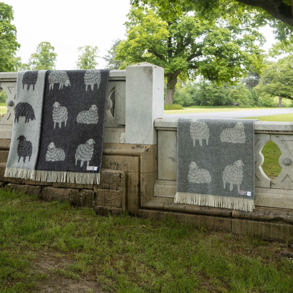 Black / White Soft Black Mima Sheep Wool Throw J. j.textile – image 10