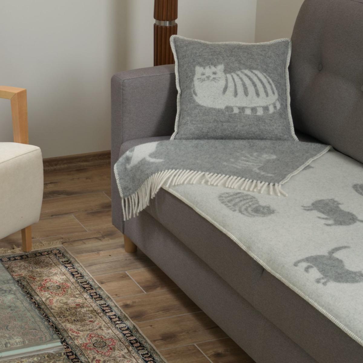 Grey / White Cat Small Wool Throw J. j.textile – image 3