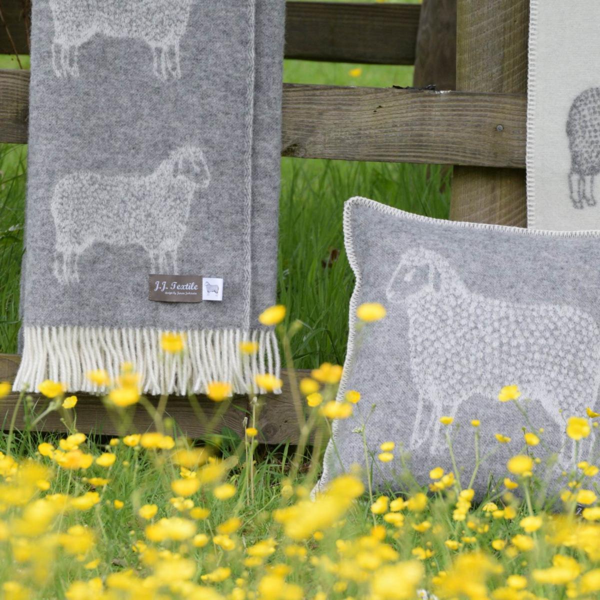 Grey / White Grey Sheep Wool Throw J. j.textile – image 2