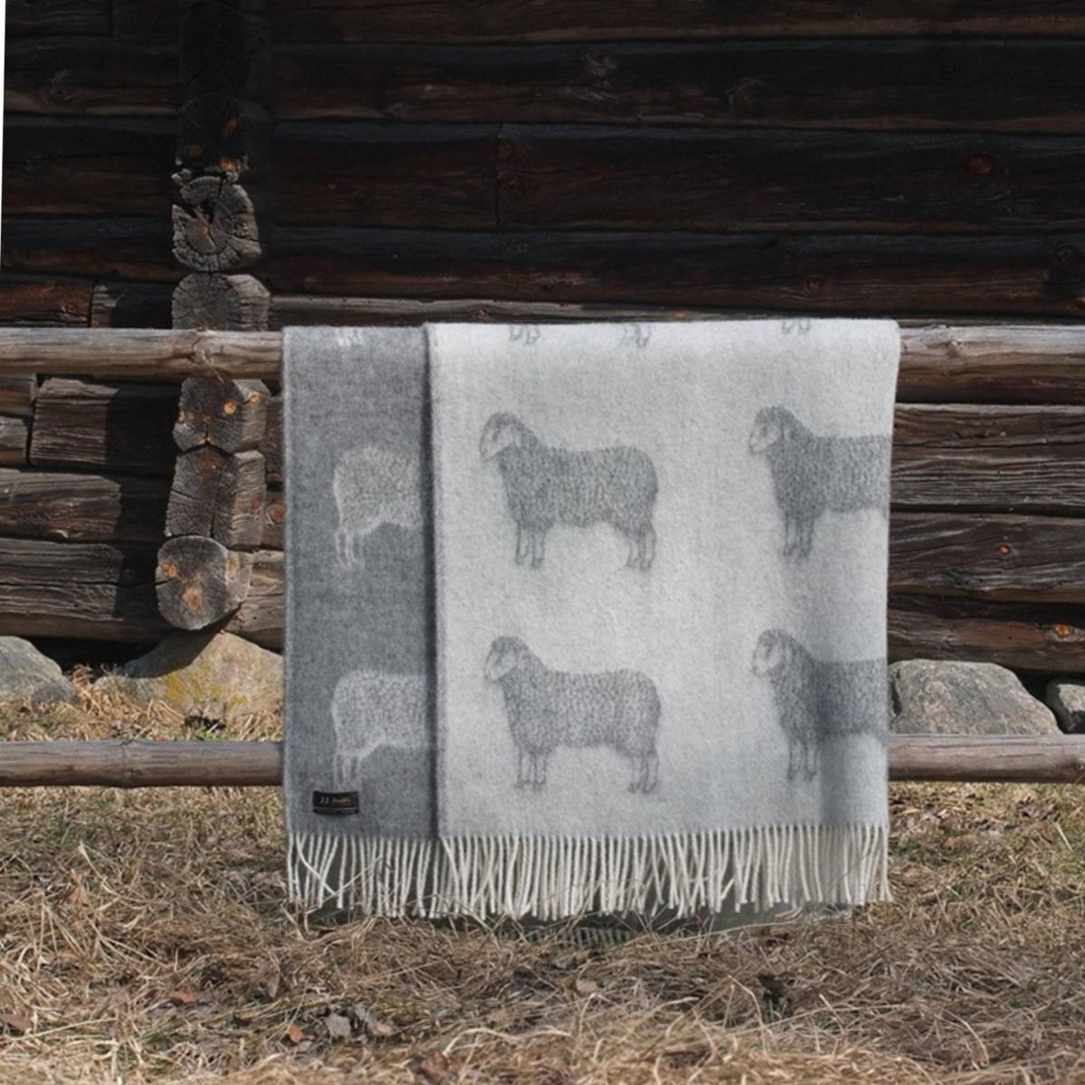 Grey / White Grey Sheep Wool Throw J. j.textile – image 5