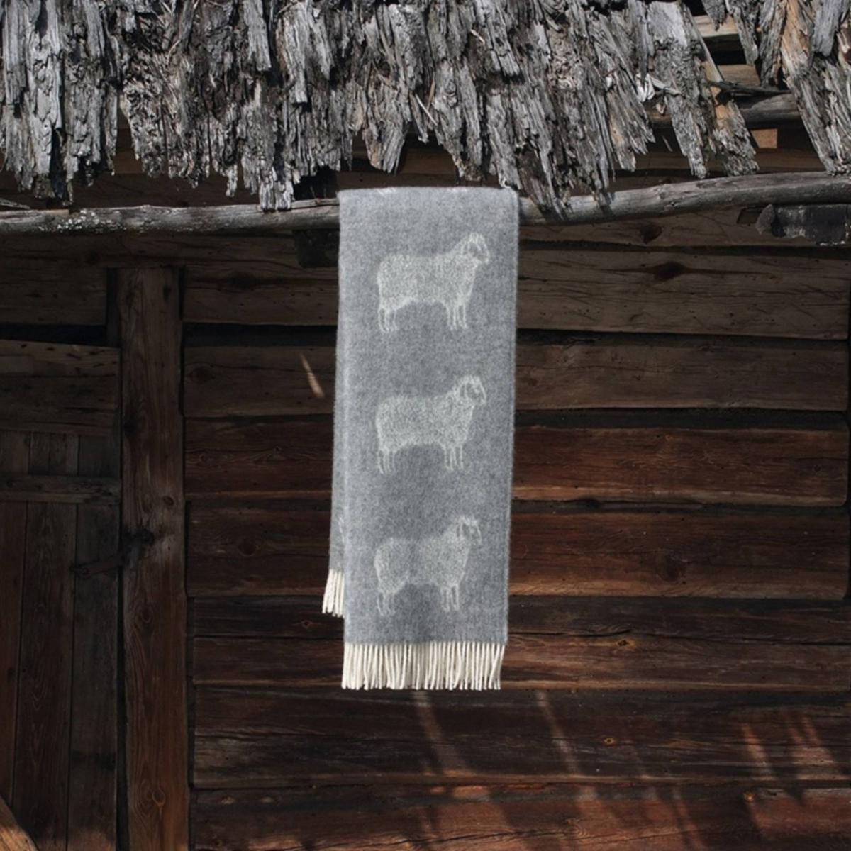 Grey / White Grey Sheep Wool Throw J. j.textile – image 6